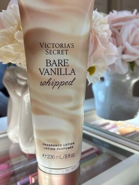 Victoria's Secret Vanilla Buttercream Cashmere Clouds Lotion - Cream & Rose